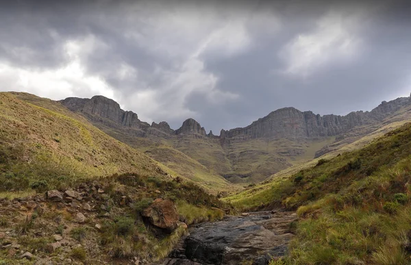 Montanhas Maluti Com Seus Belos Picos Altos Que Sobre Olhares — Fotografia de Stock