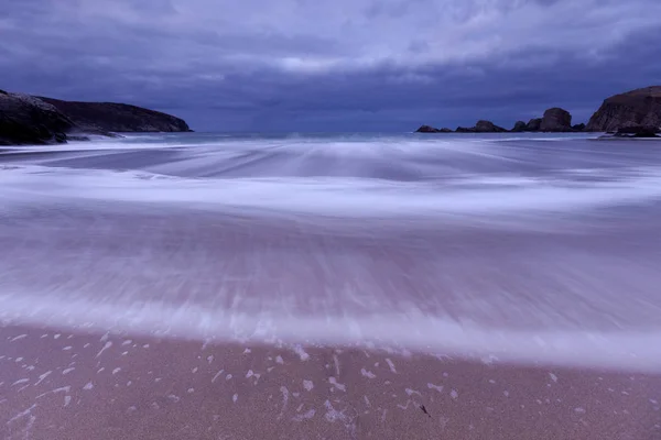 北の海で泡を圧延 — ストック写真