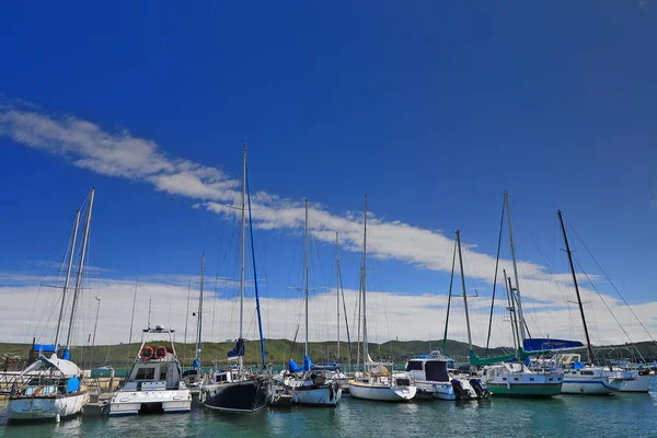 Prachtig ontworpen en gebouwd voor de diepblauwe zee — Stockfoto