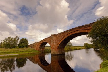 Eski, istikrarlı ve hala birçok yağmurdan sonra kullanımda