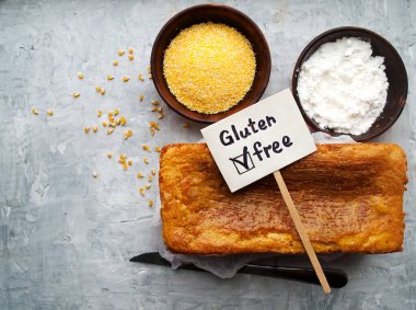 Glütensiz mısır ekmeği ve 