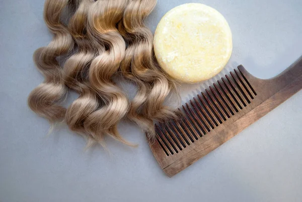 Composition Dry Shampoo Wooden Comb Place Text Ecological Lifestyle Hair — Stock Photo, Image