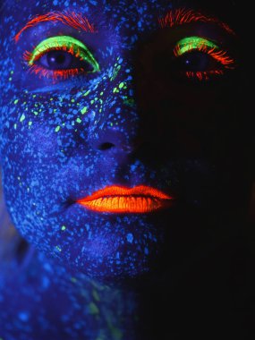 Vücut sanatı Luminofor Glow neon ışık makyaj
