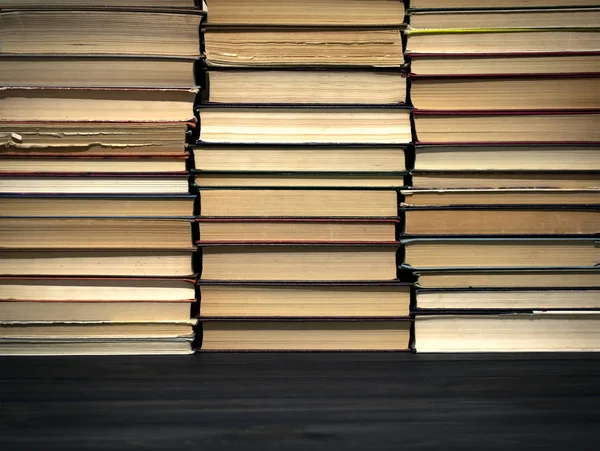 Eski Antika Kitaplar Yığını