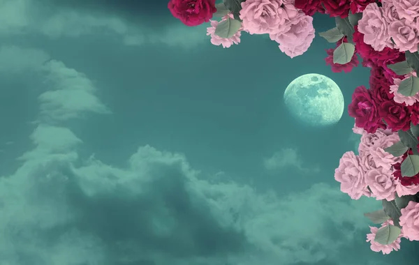 Arreglo de flores rosadas en el fondo del cielo nocturno y la luna — Foto de Stock