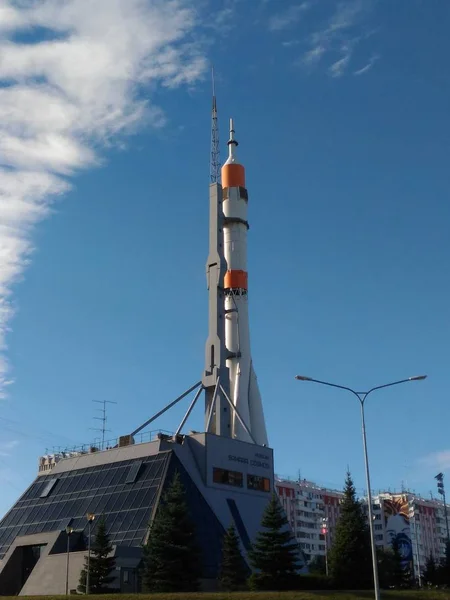 Samara, böyle bir sinek Gagarin içinde uzay roketi R-7 anıt