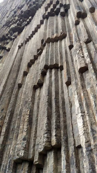 Kafkas Dağları, Ermenistan'ın, vadiye taş Senfoni Garni tapınak yakınlarında. Doğa mucizesi