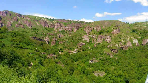 Pegunungan Kaukasus Armenia Kota Gua Khndzoresk Bebatuan Tenggelam Dalam Vegetasi — Stok Foto