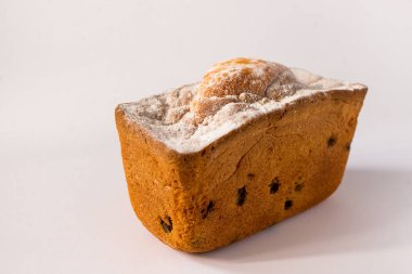 beyaz arka plan üzerinde pasta tatlı