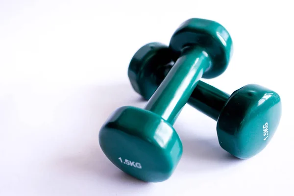 Beyaz zemin üzerine yeşil halter