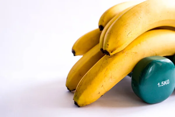 beyaz arka plan üzerinde fitness muz