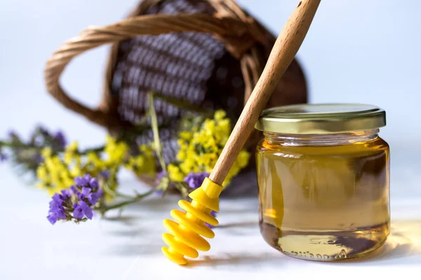 Honey Jar Dipper Flowers Background — Stock Photo, Image