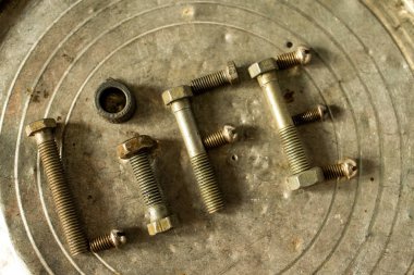 arka plan sanatında paslı cıvata lar ve somun lar