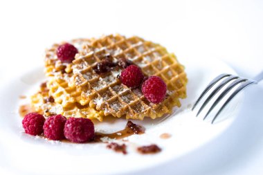 taze çilek ile tatlı waffle