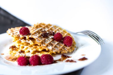 taze çilek ile tatlı waffle