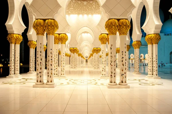 gece abu dabi cami dubai birleşik arap emirlikleri