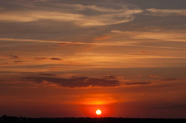  Denizin Üzerinde Kızıl Gün Batımı