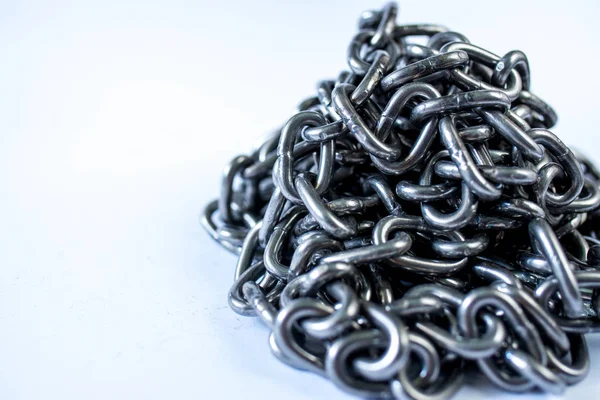 beyaz sanat arka plan üzerinde metal zincir