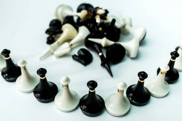 国际象棋在白色背景艺术 — 图库照片