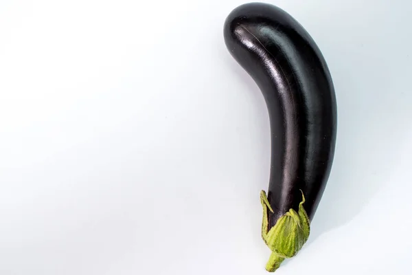 patlıcan beyaz arkaplanda izole edildi