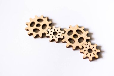 beyaz arka plan üzerinde dişli mekanizması ayrıntıları