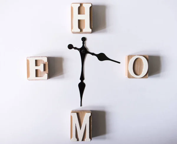 saat eller hayatta doğru yönü gösterir