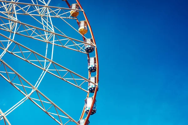 Grande Roue Sur Ciel Bleu — Photo