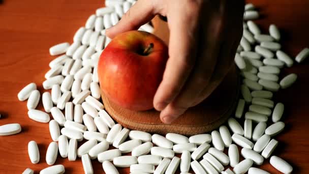 Früchte und Zitrusfrüchte sind gesünder als Pillen — Stockvideo