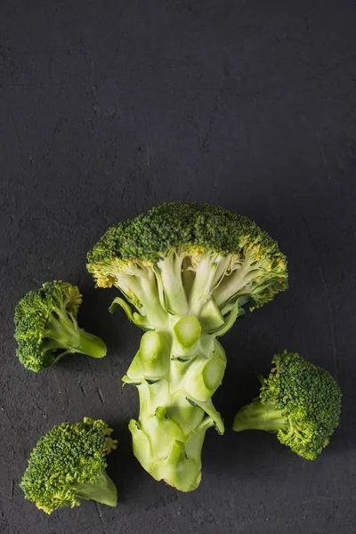 Brócoli Fresco Saludable Sobre Fondo Oscuro — Foto de Stock