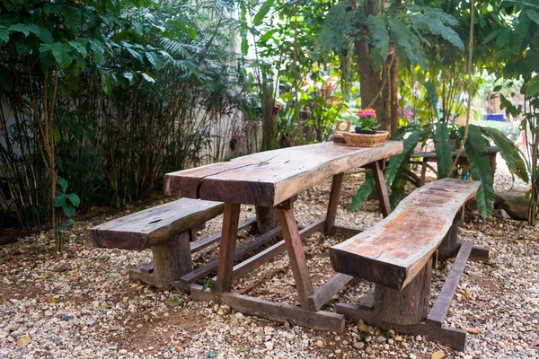 Entspannungsecke Park Mit Holztisch Und Stühlen — Stockfoto