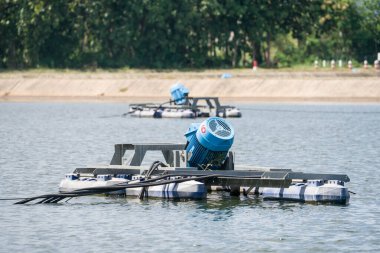 Atık su arıtma tesisi için kullanılan büyük havalandırma kışkırtıcısı