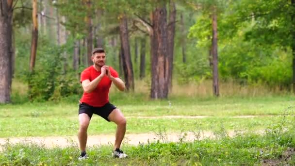 Erkek Koşucu Eğitimi Parkta Kaslarını Esneten Erkek Sporcu Sağlıklı Sağlıklı — Stok video