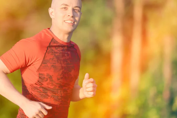 Ενεργό Αθλητικός Άνδρας Τρέξιμο Εξωτερικούς Χώρους Αρσενικό Δρομέας Απόλαυση Έναν — Φωτογραφία Αρχείου