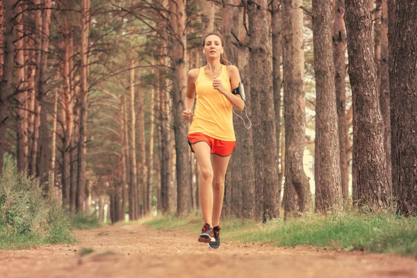 Laufende Frau Läuferin Joggt Draußen Park Gesundheit Fitness Wellness Lebensstil — Stockfoto