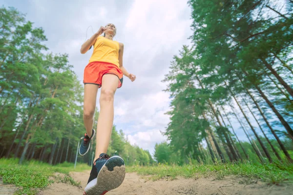 Τρέχοντας Γυναίκα Αθλήτρια Τζόκινγκ Στο Πάρκο Κορίτσι Αθλείστε Εξωτερικούς Χώρους — Φωτογραφία Αρχείου