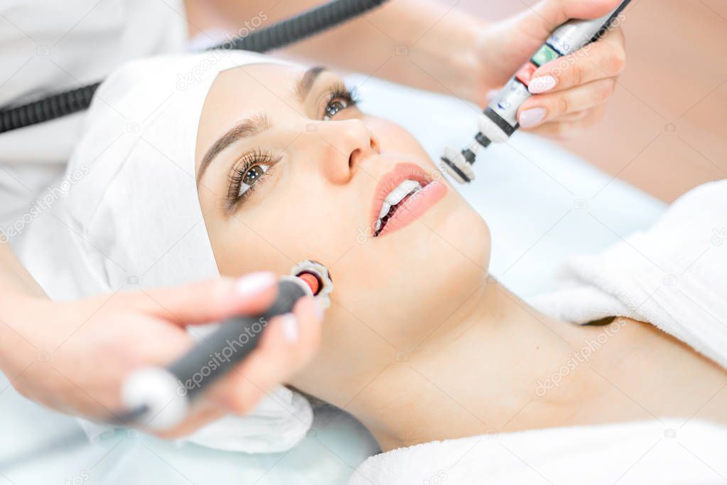 Cosmetology. Perform microcurrent and ultrasound procedures for the face. Rejuvenation and lifting