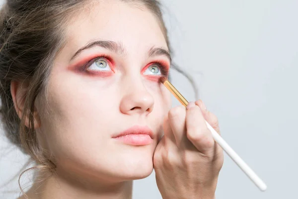 Jasny Makijaż Czerwone Eyeshadow Zbliżenie — Zdjęcie stockowe