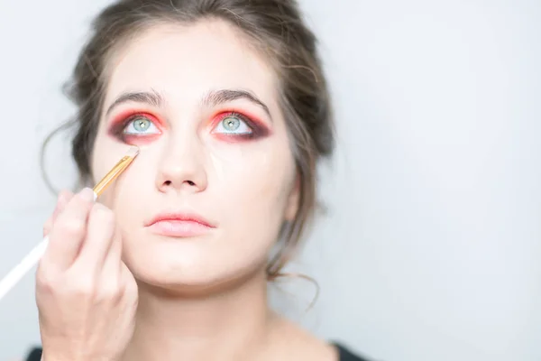 Makeup Applying Corrective Tonal Tool Close — Stock Photo, Image