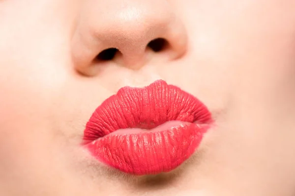 Vrouw Lippen Met Rode Lippenstift Kus Gebaar — Stockfoto