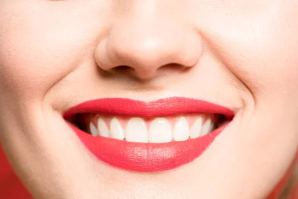 Mooie Vrouwelijke Glimlach Mooie Lip Make Rode Lippenstift — Stockfoto