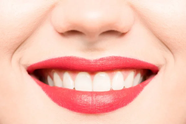 Mooie Vrouwelijke Glimlach Close Mooie Lip Make Rode Lippenstift — Stockfoto