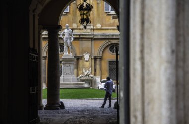 İtalyan sokaklarda insanlar