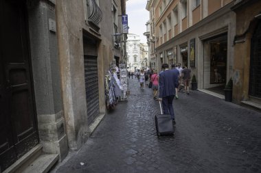 İtalyan sokaklarda insanlar