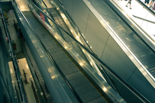 Rolltreppe Bahnhofsfarbe Vintage Stil — Stockfoto