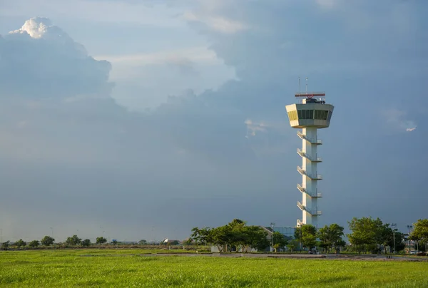 Řídící Věž Letového Provozu Obloha Západu Slunce — Stock fotografie