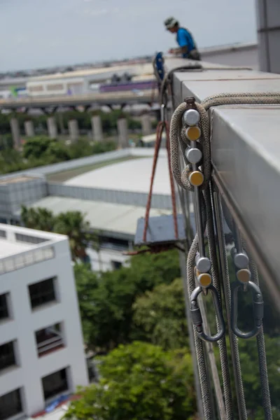 Workers Cleaning Windows Service High Rise Building — Stock Photo, Image