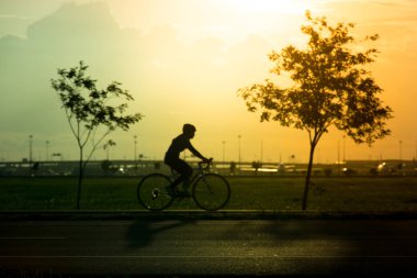 gün batımı, renk efekti sesi bisikletle siluet
