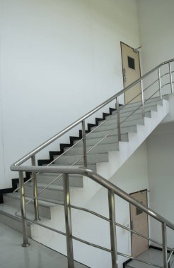 Binada acil merdiven