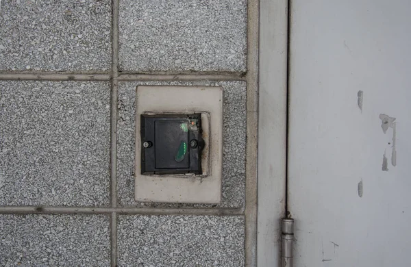 ロックし 火出口のドアのロックを解除するアクセス システム — ストック写真