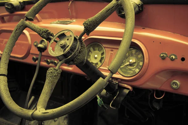 Kierownicy Deska Rozdzielcza Wnętrza Starych Samochodów Retro Przetwarzane Przez Filtr — Zdjęcie stockowe